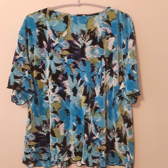 Tradition Ladies Top XL. Short sleeve.  blue and green. - Picture 2 of 9